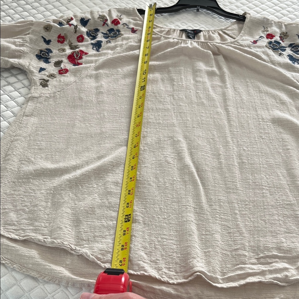 Intro. Beige Blouse with Colorful Embroidery - Picture 8 of 8
